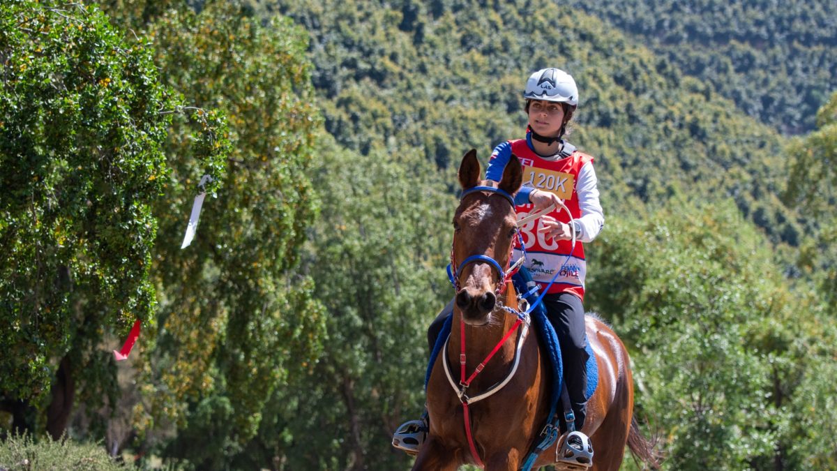 Amelia Larrain y Tia Haydee ganan los 120Km young Riders a lo crack.